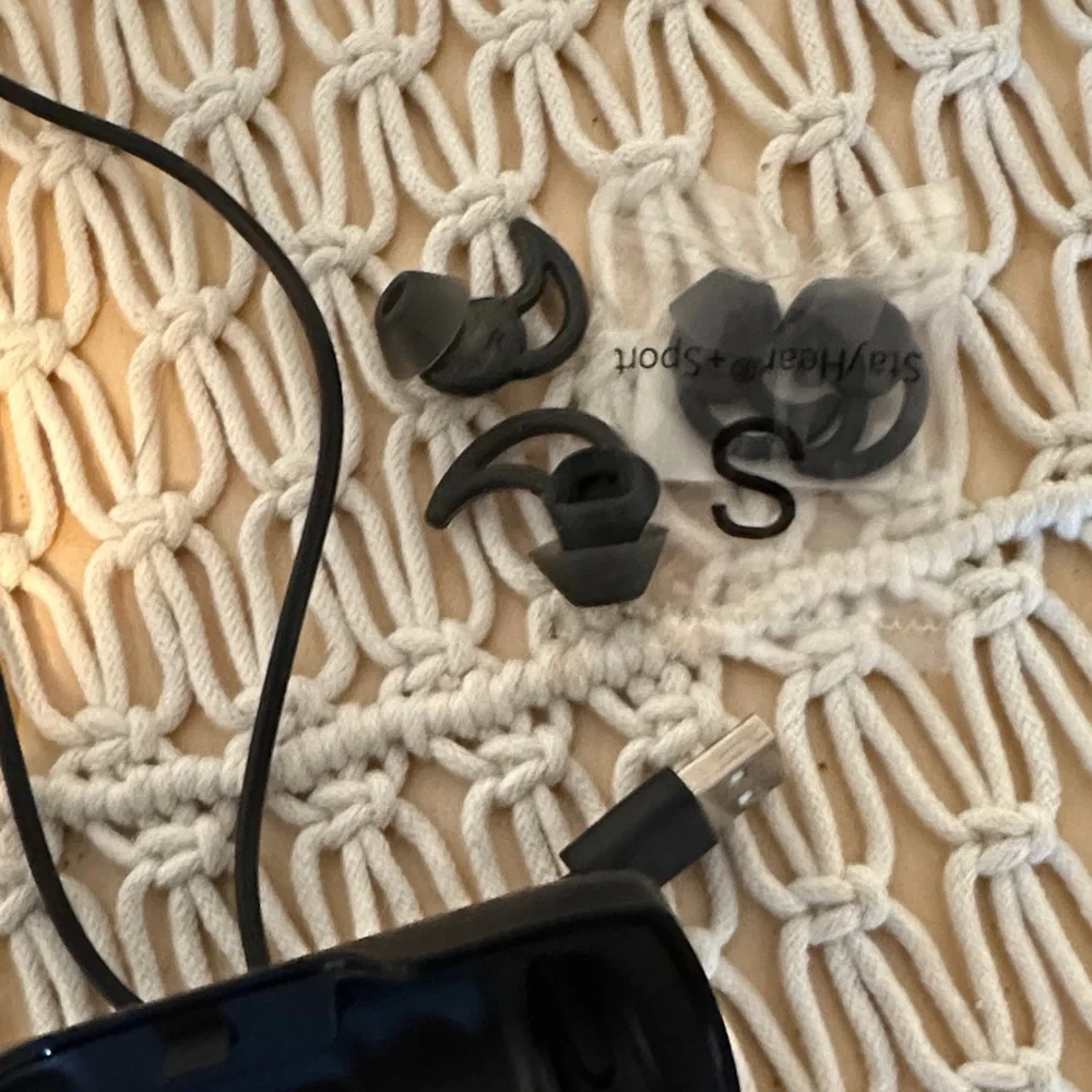 Bose Black Wireless Earbuds with Case - Picture 5 of 5